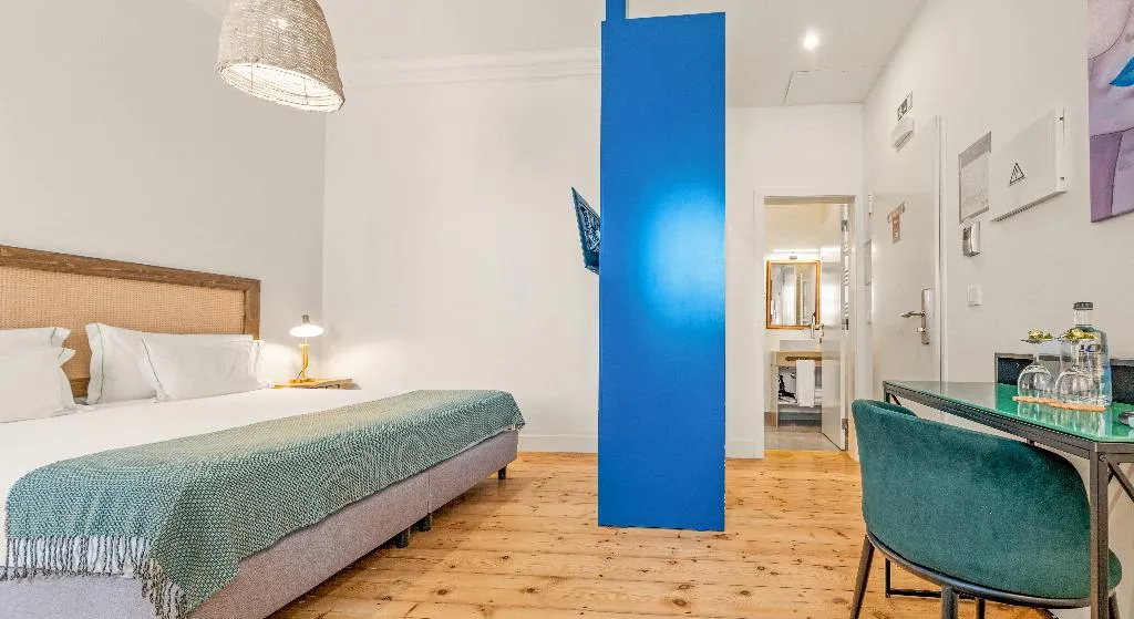 DOUBLE SUPERIOR WITH DOUBLE BED Room, Jardim Da Lapa By Shiadu, Lisbon