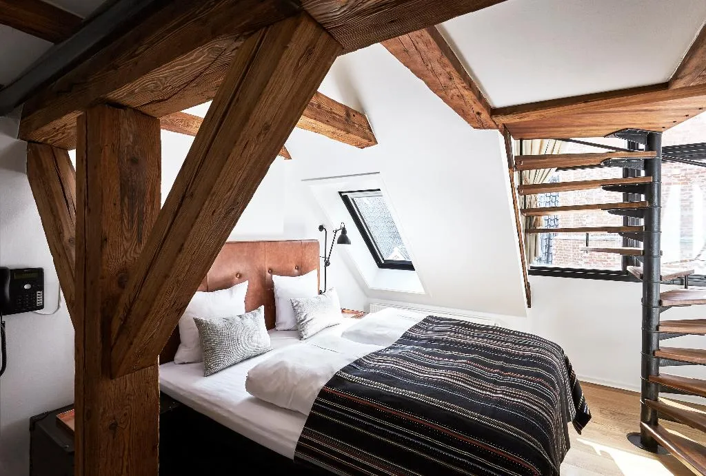 JUNIOR SUITE STANDARD Room, 71 Nyhavn Hotel, Copenhagen