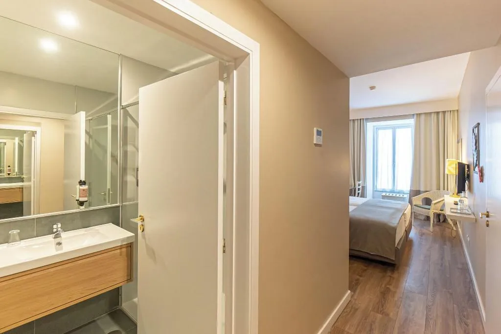 Room, Aguas do Geres, Porto