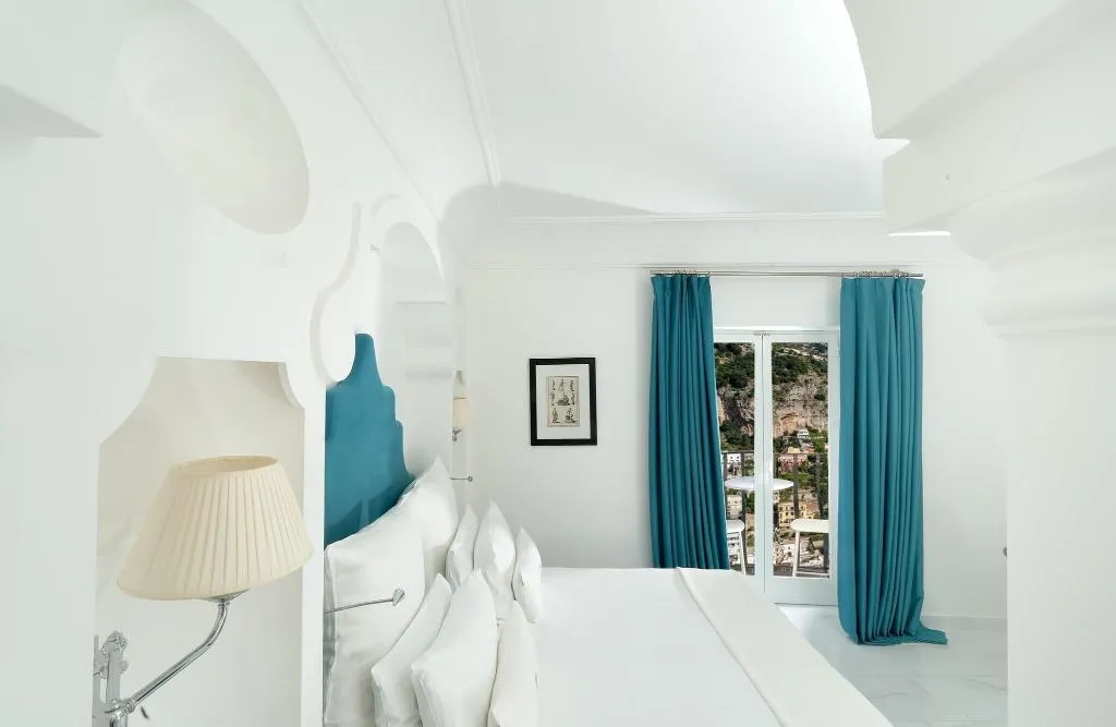 DOUBLE DELUXE KING BED Room, Villa Franca, Naples