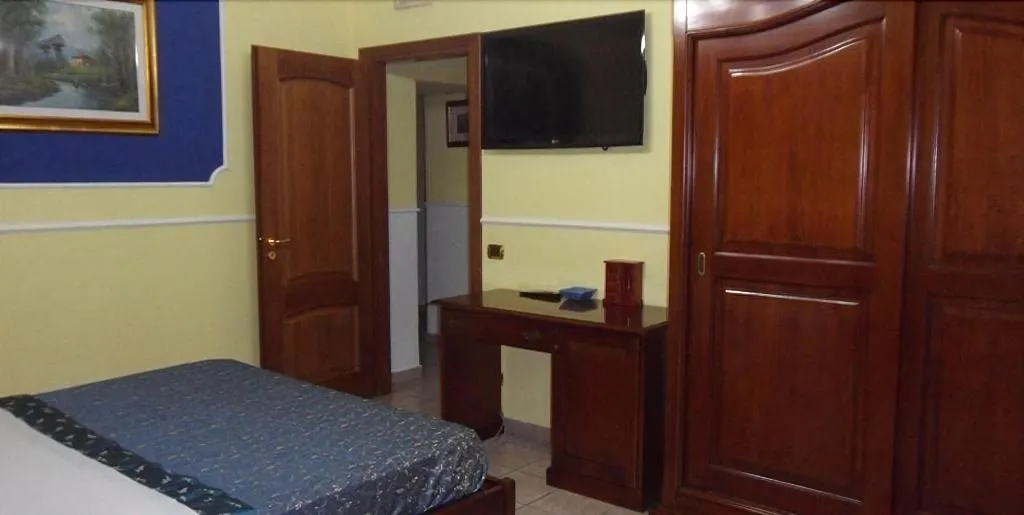 Room, Del Corso, Naples