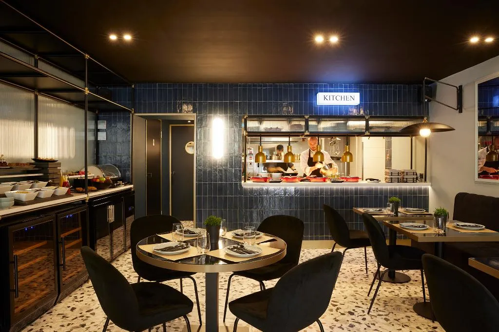 Restaurant, The Port Square Hotel, Athens