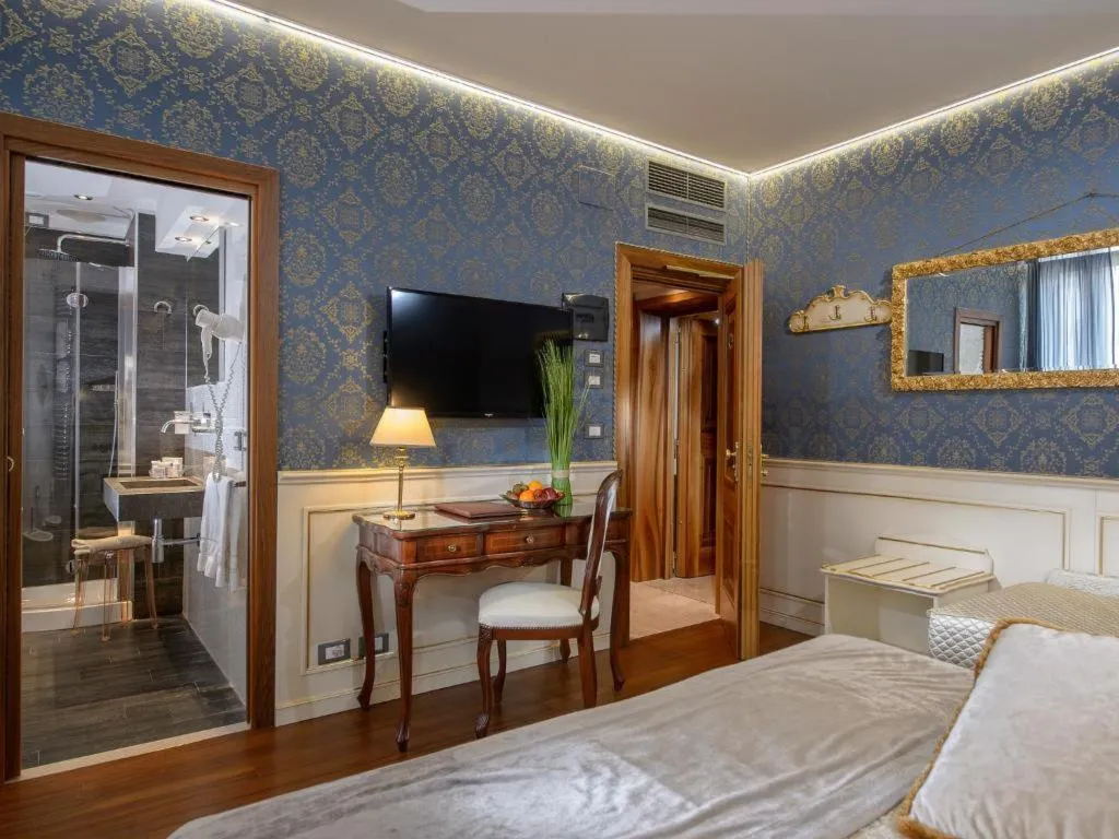 TRIPLE CLASSIC Room, Hotel Santa Marina, Venice