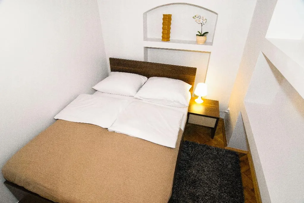 APARTMENT CAPACITY 6 THREE BEDROOM Room, P&J Tourist Apartments, Krakow