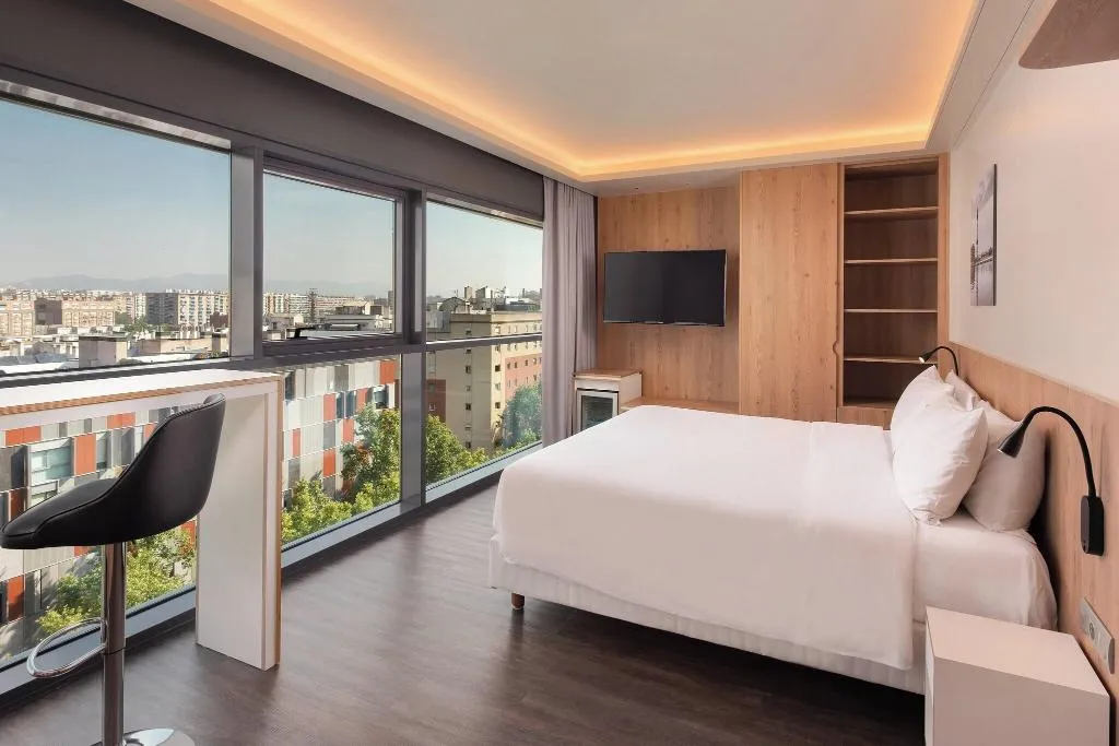DOUBLE EXECUTIVE KING BED Room, Four Points by Sheraton Barcelona Diagonal, Barcelona