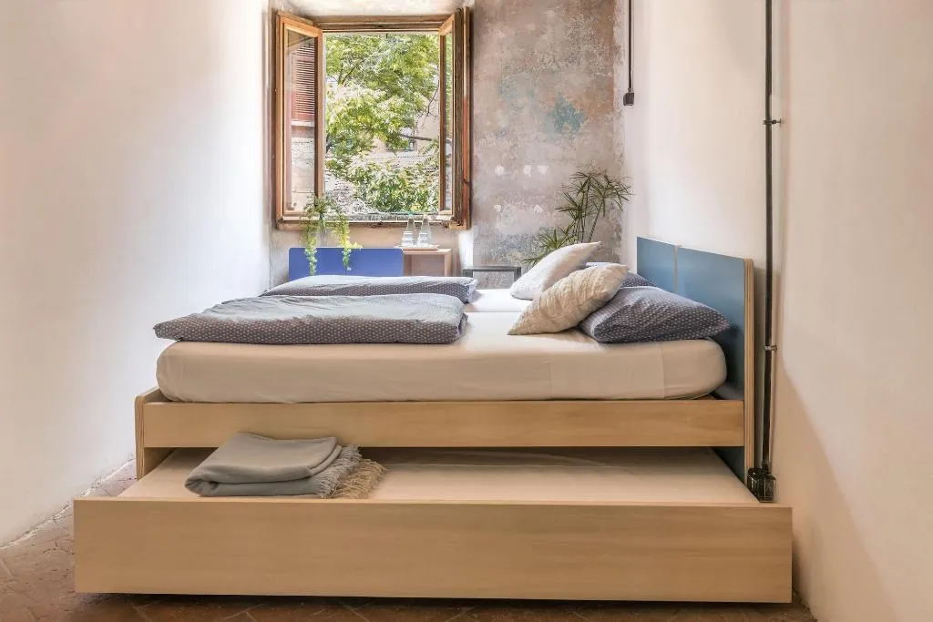 Room, Un Posto A Milano, Milan