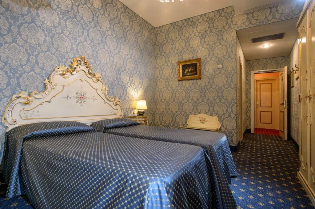 TRIPLE CLASSIC Room, Rialto Hotel, Venice