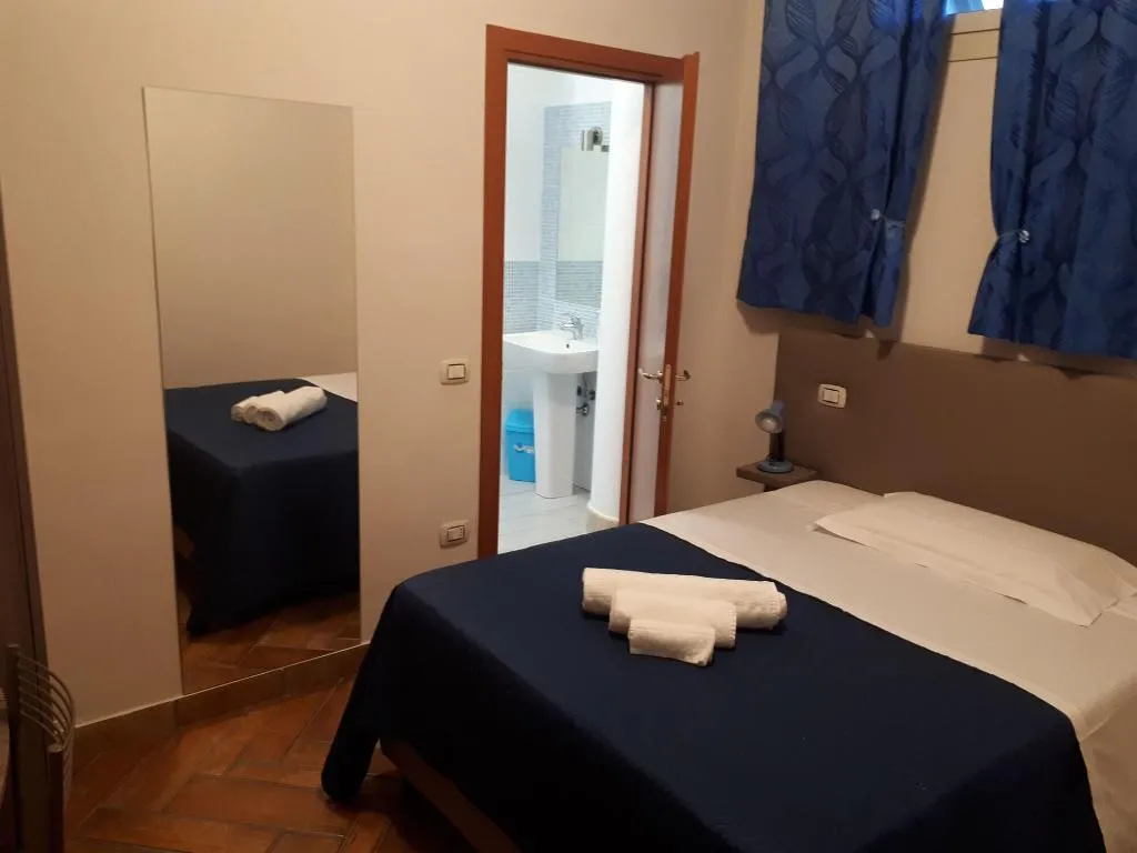Room, Home To Fly, Naples