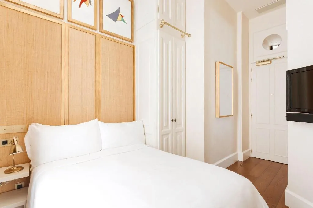 DOUBLE QUEEN SIZE BED Room, Do: Placa Reial, Barcelona