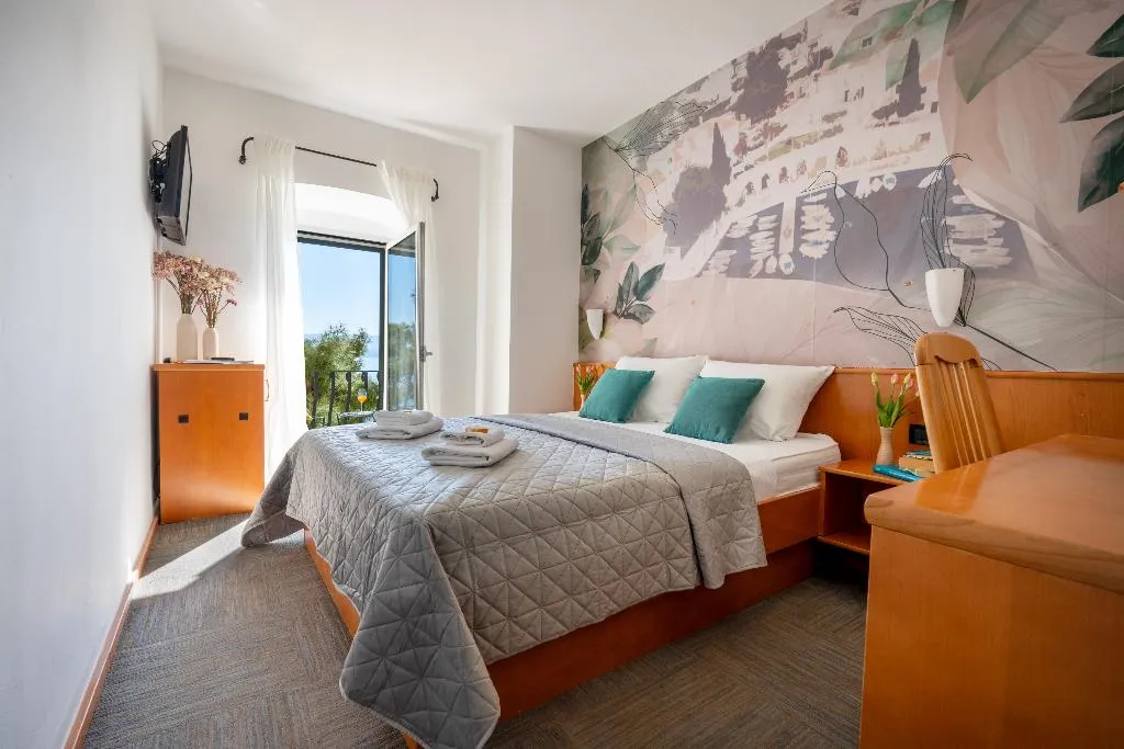 Double or Twin WITH BALCONY Room, Kastil, Split