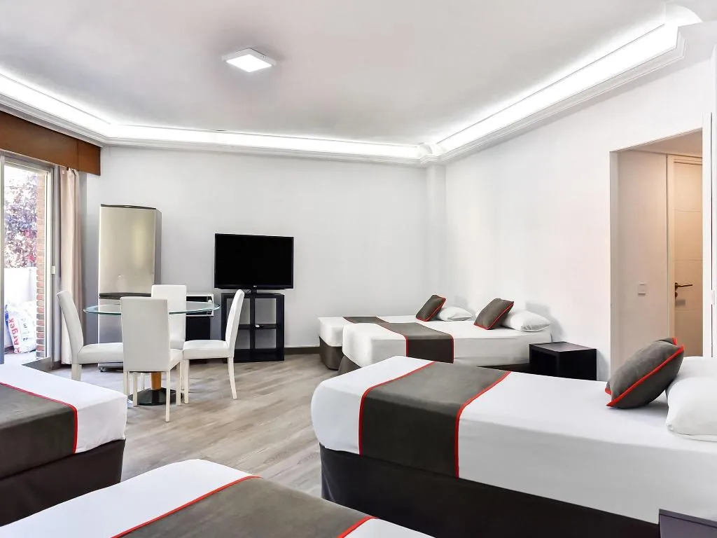 Room, Hello Feria, Madrid