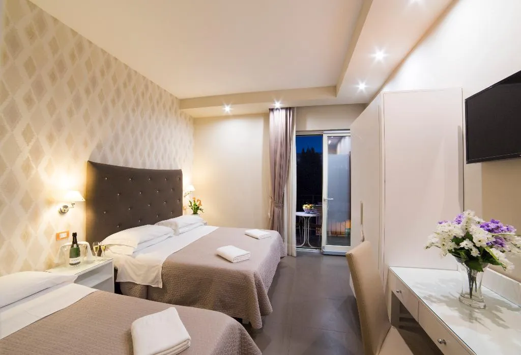 Double or Twin SUPERIOR WITH BALCONY Room, Club Sorrento, Naples