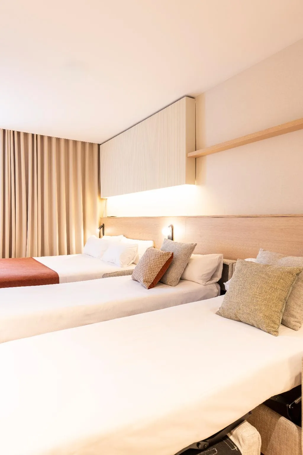 QUADRUPLE SUPERIOR Room, Aparthotel Atenea Calabria, Barcelona
