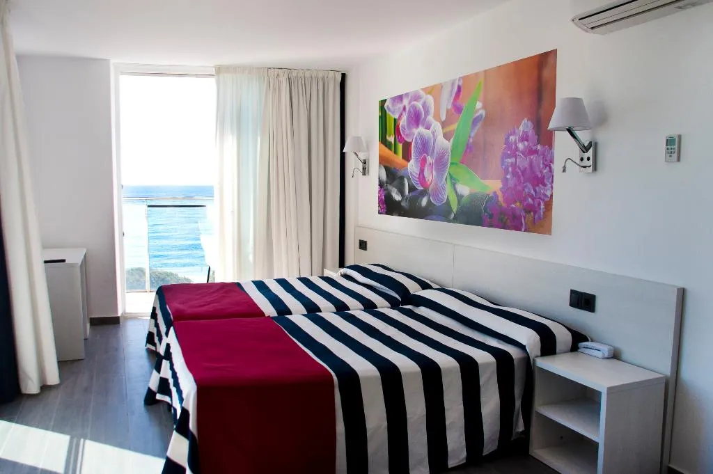 QUADRUPLE SEA VIEW Room, Hotel Europa & Spa, Costa Brava