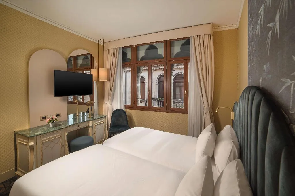 DOUBLE SUPERIOR WITH VIEWS Room, NH Venezia Santa Lucia, Venice