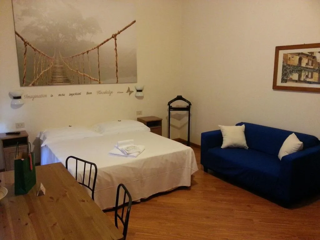 Room, Il Girasole, Milan