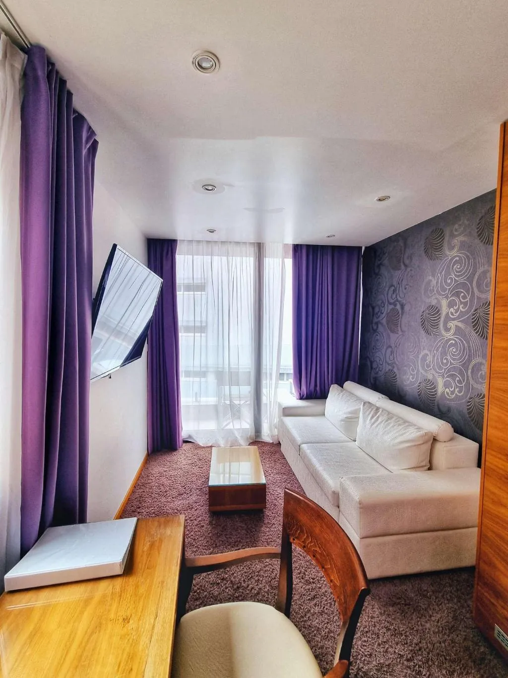 Room, San Antonio, Split