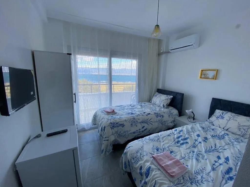 Room TWO KING BEDS Room, Harmony Blue Pansiyon, Izmir