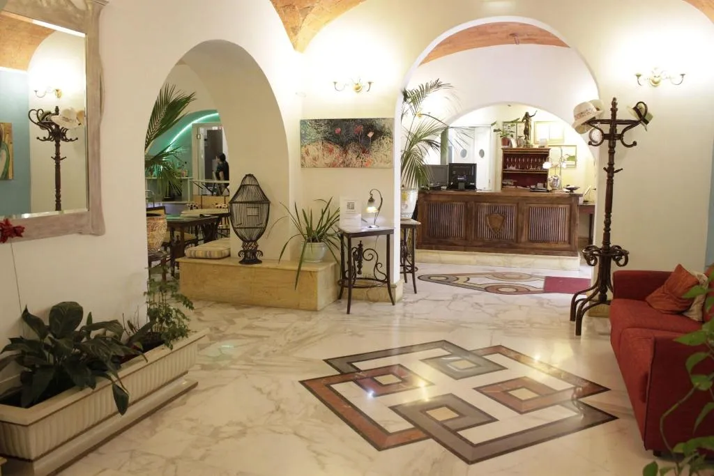 Lobby, Emona Aquaeductus, Naples