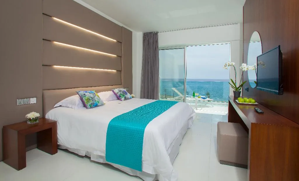 JUNIOR SUITE SEA VIEW Room, King Evelthon Beach Hotel & Resort, Cyprus