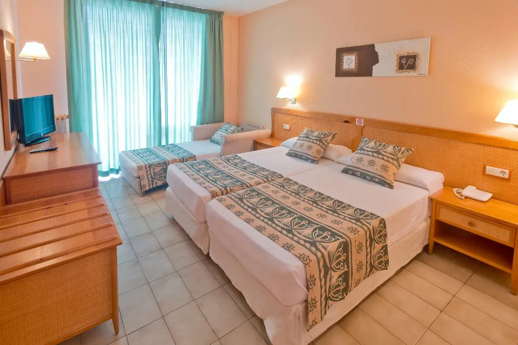 TRIPLE WITH BALCONY Room, GHT Oasis Tossa & Spa, Costa Brava
