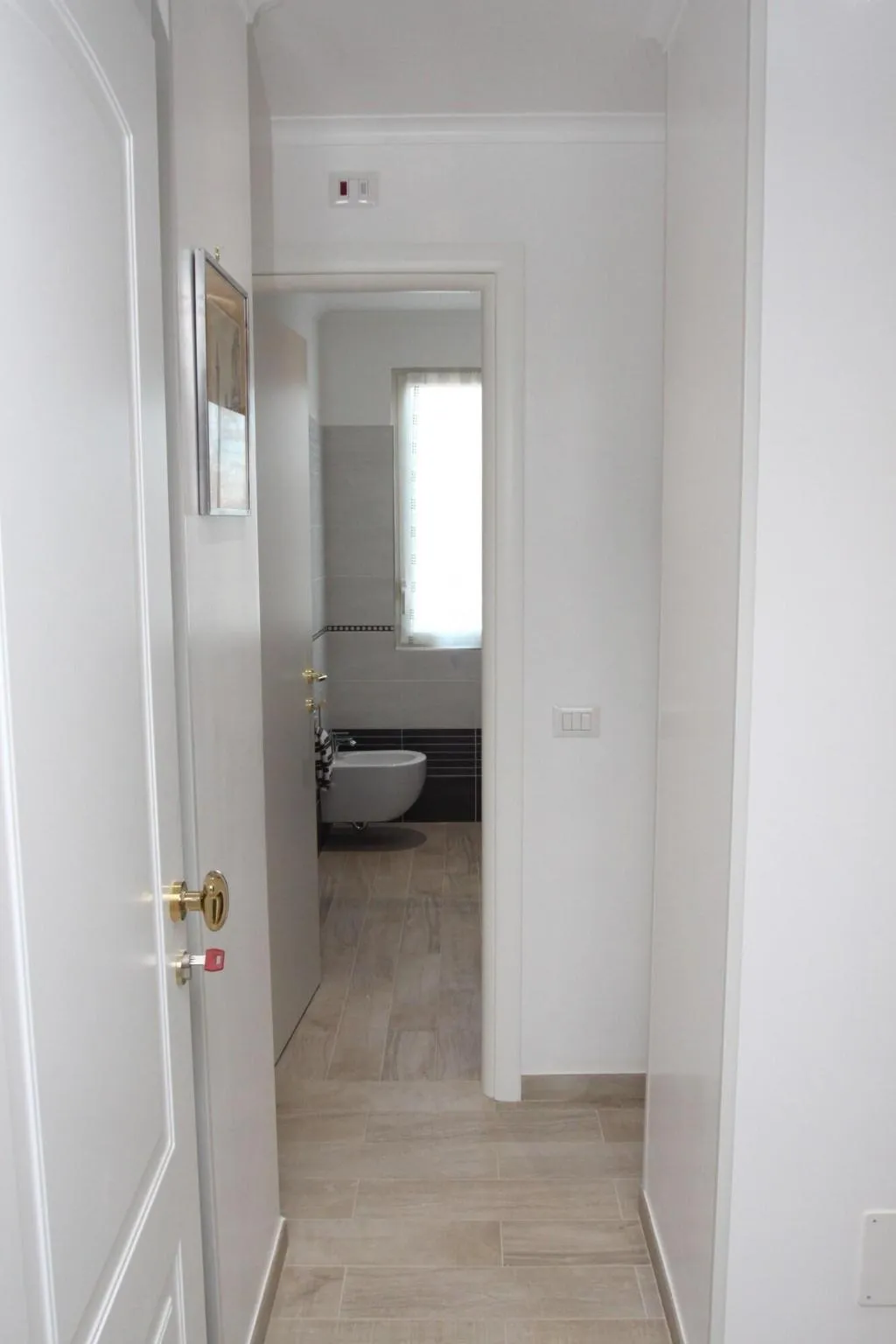 Room, Interno 2 Roma, Naples