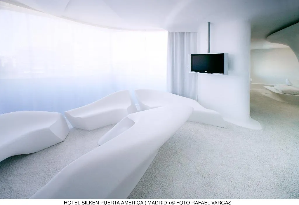 JUNIOR SUITE STANDARD Room, Puerta America Madrid, Madrid