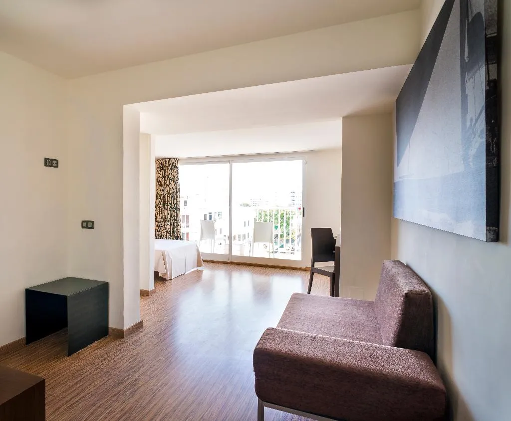 JUNIOR SUITE CAPACITY 3 Room, Nautic Hotel, Majorca