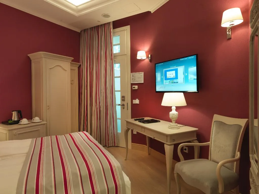 DOUBLE STANDARD Room, Relais Le Chevalier, Riga