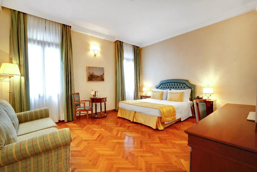 JUNIOR SUITE CLASSIC Room, Dona Palace, Venice
