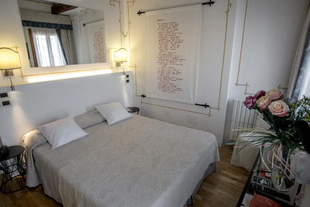 DOUBLE WITH TERRACE Room, Antigo Trovatore, Venice