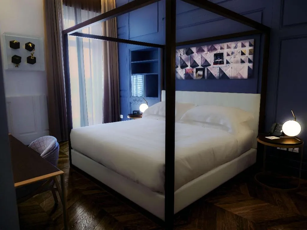 DOUBLE DELUXE SEA VIEW Room, de Bonart Naples-Curio Collection by Hilton, Naples