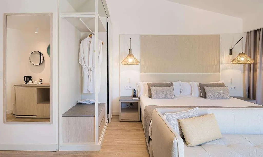 JUNIOR SUITE STANDARD Room, Grand Palladium Sicilia Resort & Spa, Palermo