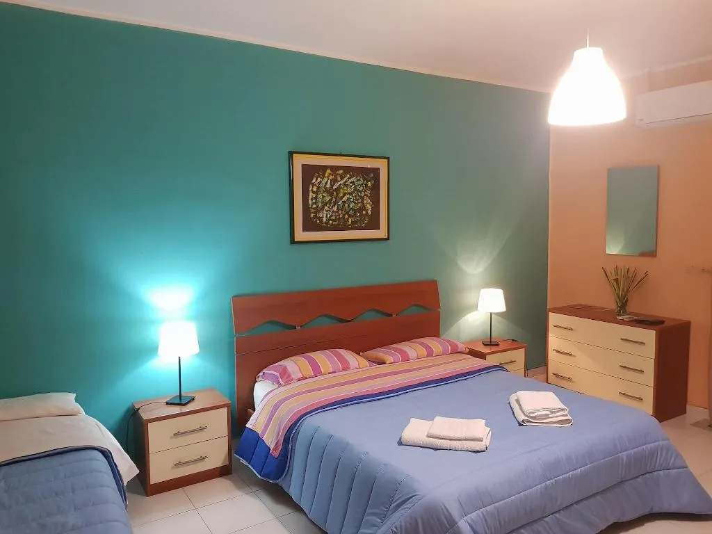 Room, The Artists, Palermo