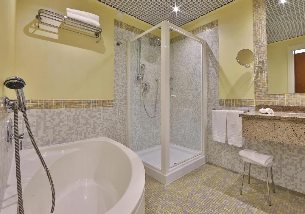 DOUBLE PREMIUM KING BED Room, Crowne Plaza Venice East Quarto D'altino, Venice