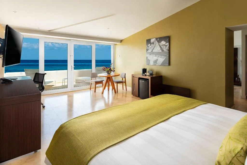SUITE KING SIZE BED Room, InterContinental Presidente Cancun Resort, Cancun Area