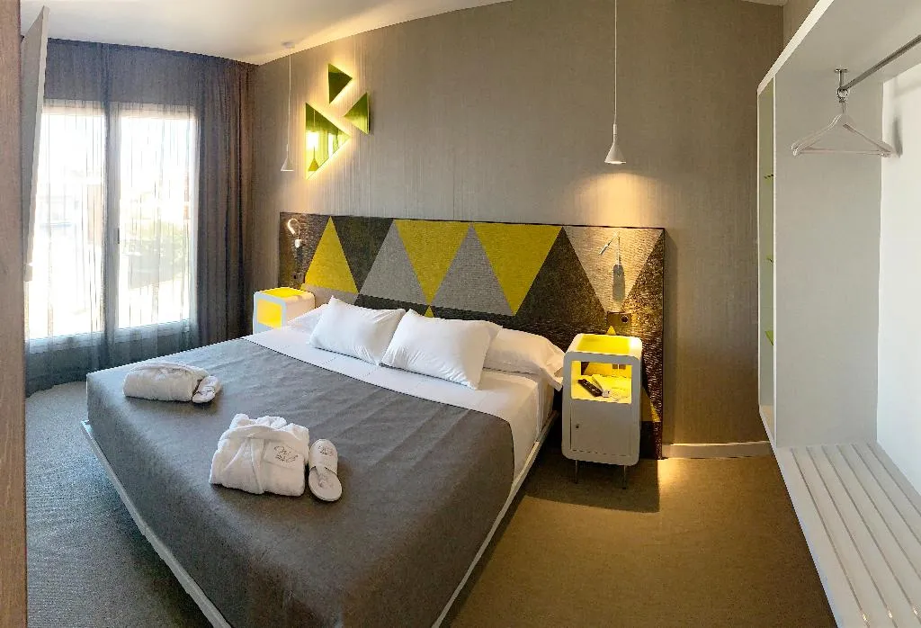 DOUBLE STANDARD Room, Macia Sevilla Kubb, Seville