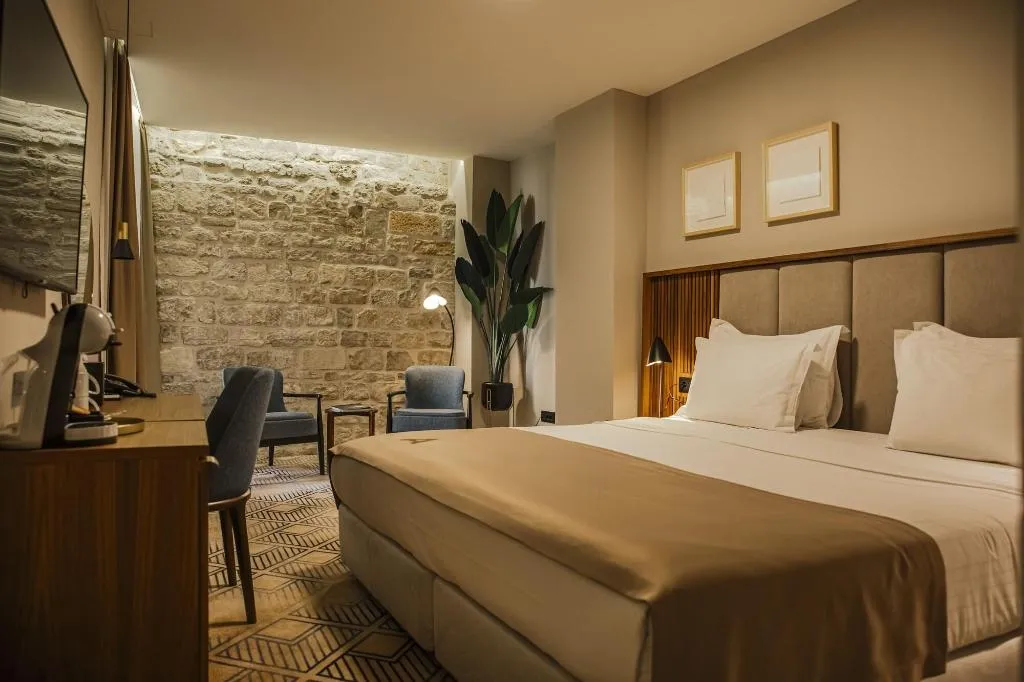 Room, Armerun Heritage Hotel & Residences, Split