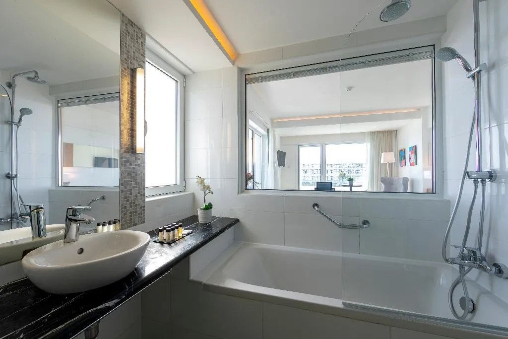 Double or Twin DELUXE WITH JACUZZI Room, Melissi Beach Hotel & Spa, Cyprus