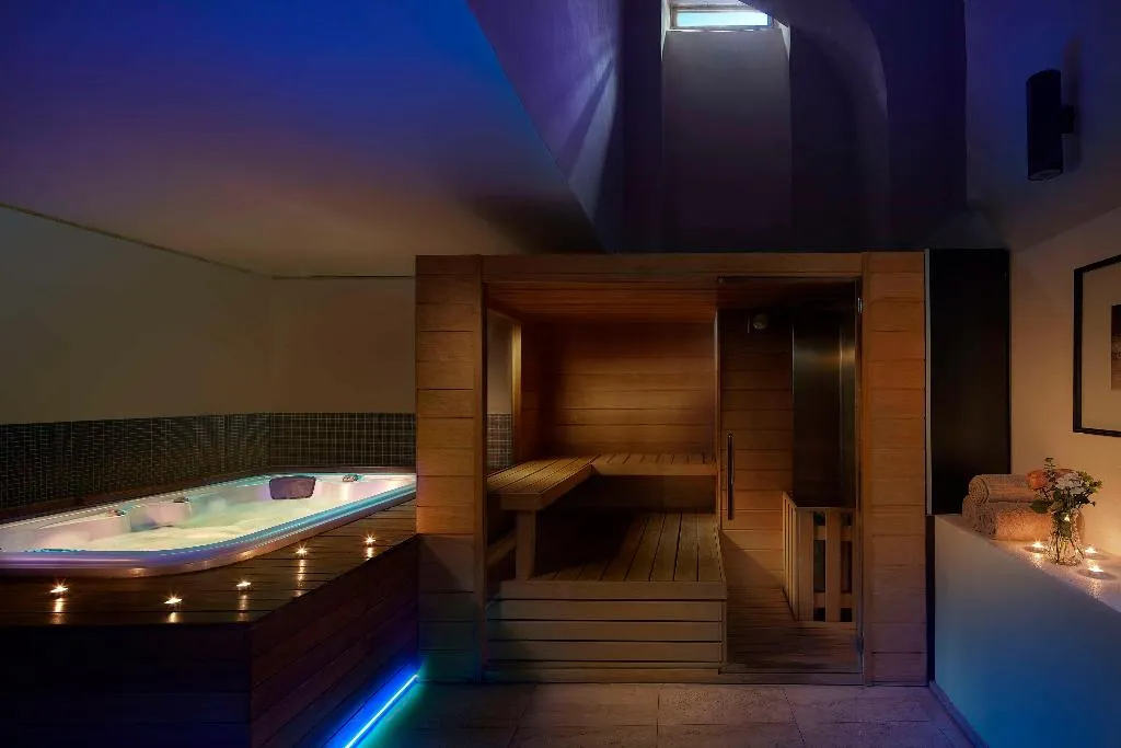 Sports and Entertainment, Avani Palazzo Moscova Milan Hotel, Milan