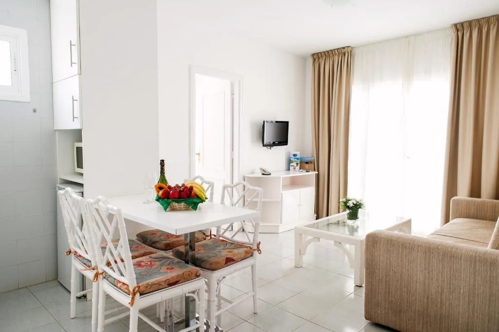 Room, Lagos de Fañabe, Tenerife