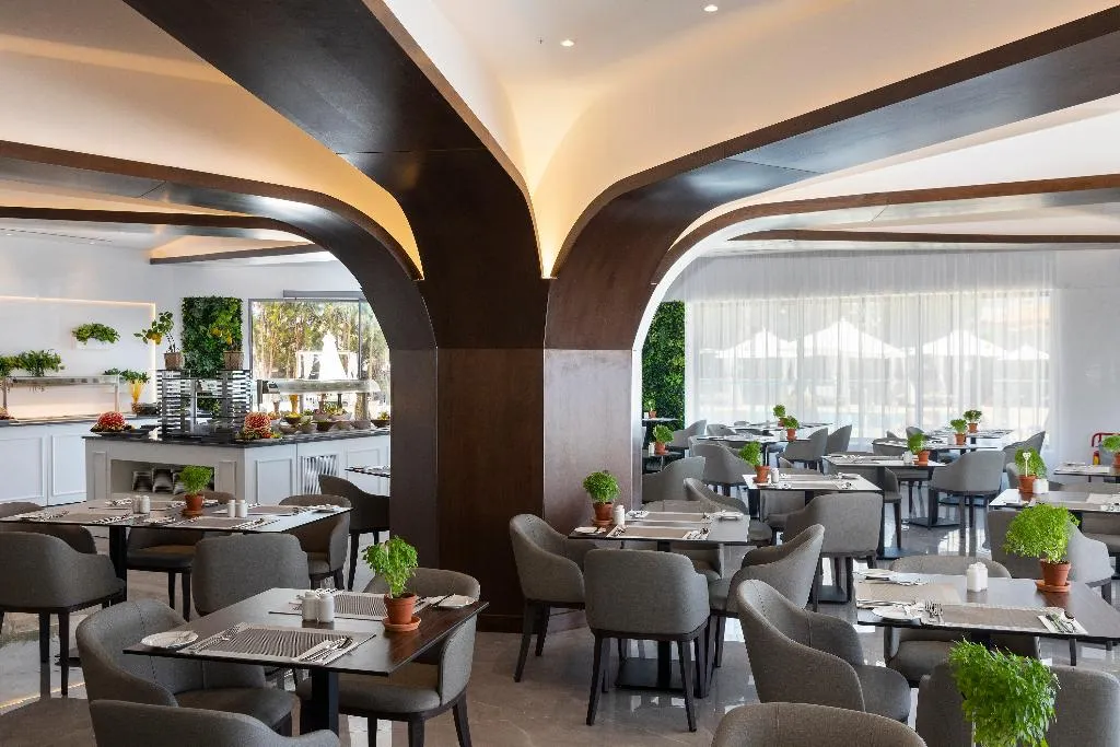 Restaurant, Leonardo Crystal Cove Hotel and Spa by the Sea, Cyprus
