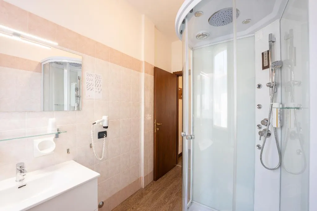 FAMILY ROOM CAPACITY 6 Room, Hotel Gardenia Sirmione, Milan