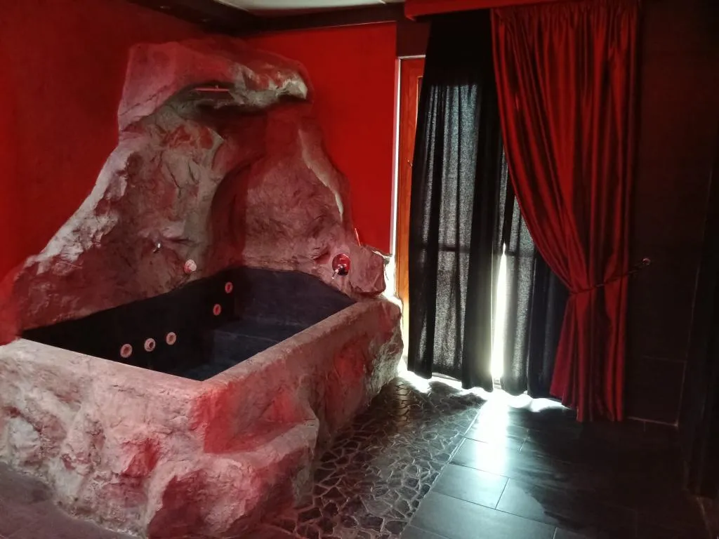 SUITE DELUXE ONE BED Room, La Fayette, Naples