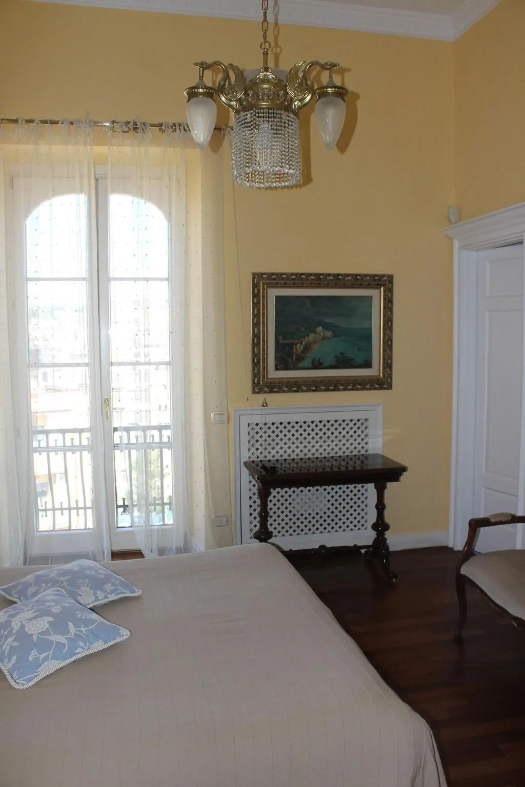 Room, B&B Le Sorelle, Naples