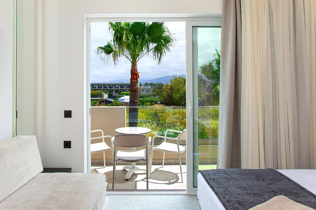 TRIPLE SUPERIOR WITH BALCONY Room, Aeolos Beach, Crete