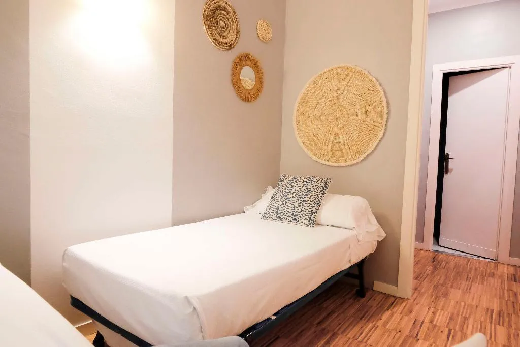 Room, Subur, Costa Brava