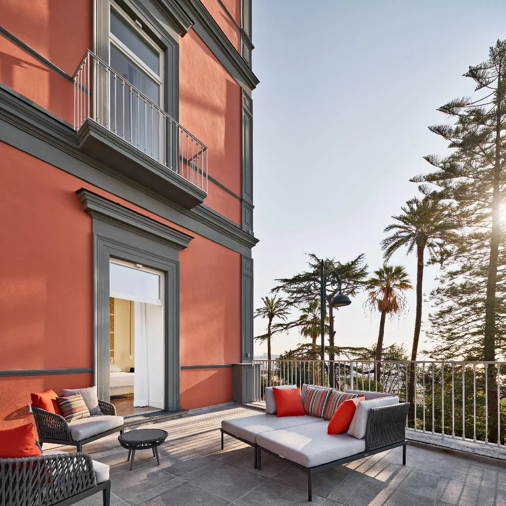 JUNIOR SUITE SEA VIEW WITH TERRACE Room, de Bonart Naples-Curio Collection by Hilton, Naples