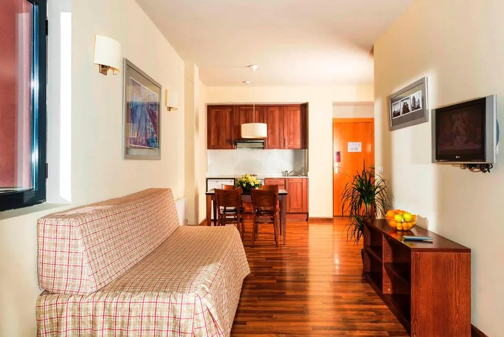 APARTMENT SUPERIOR CAPACITY 4 Room, Guitart La Molina Aparthotel & Spa, Costa Brava