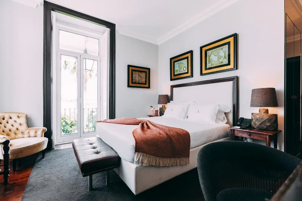 DOUBLE WITH JACUZZI Room, Torel Palace Lisboa, Lisbon
